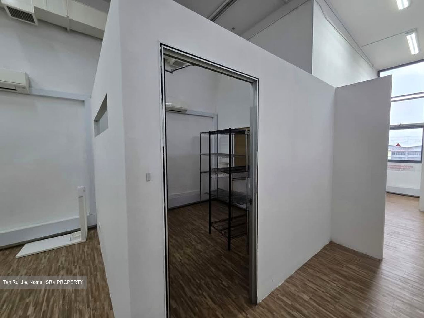 T-space (D18), Office #606267251